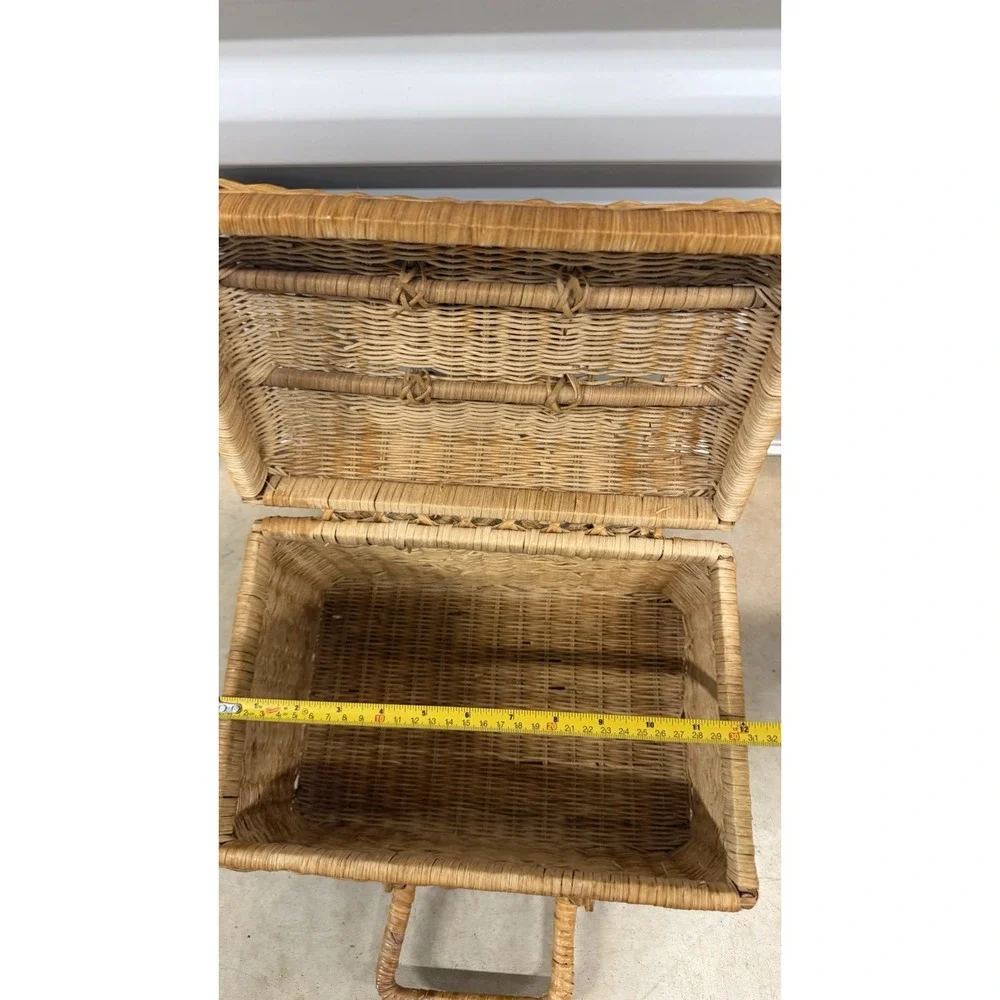 Vtg Large Wicker Basket Double Hinged Handles Sewing Basket,Picnic, crafts 12